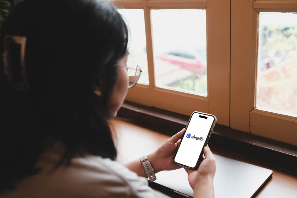 Best Shopify Apps for Subscriptions, Digital Downloads & Payments