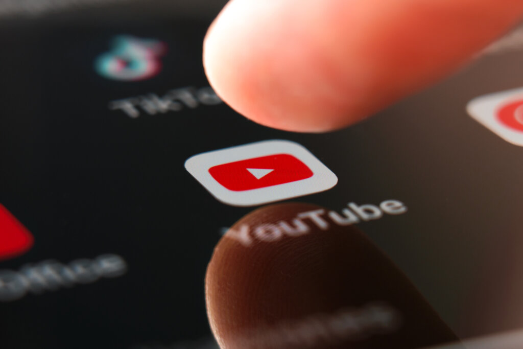 YouTube Plans to Let Creators Publish Content Using AI Clones of Themselves